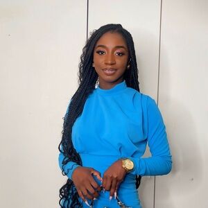 Elegant Blue Long-Sleeve Dress